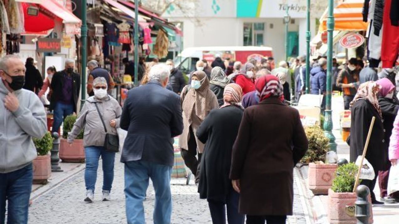 Kısıtlamanın ardından Eskişehir'de insan seli!