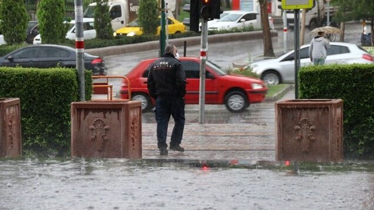 Eskişehir'de ani sağanak telaşı