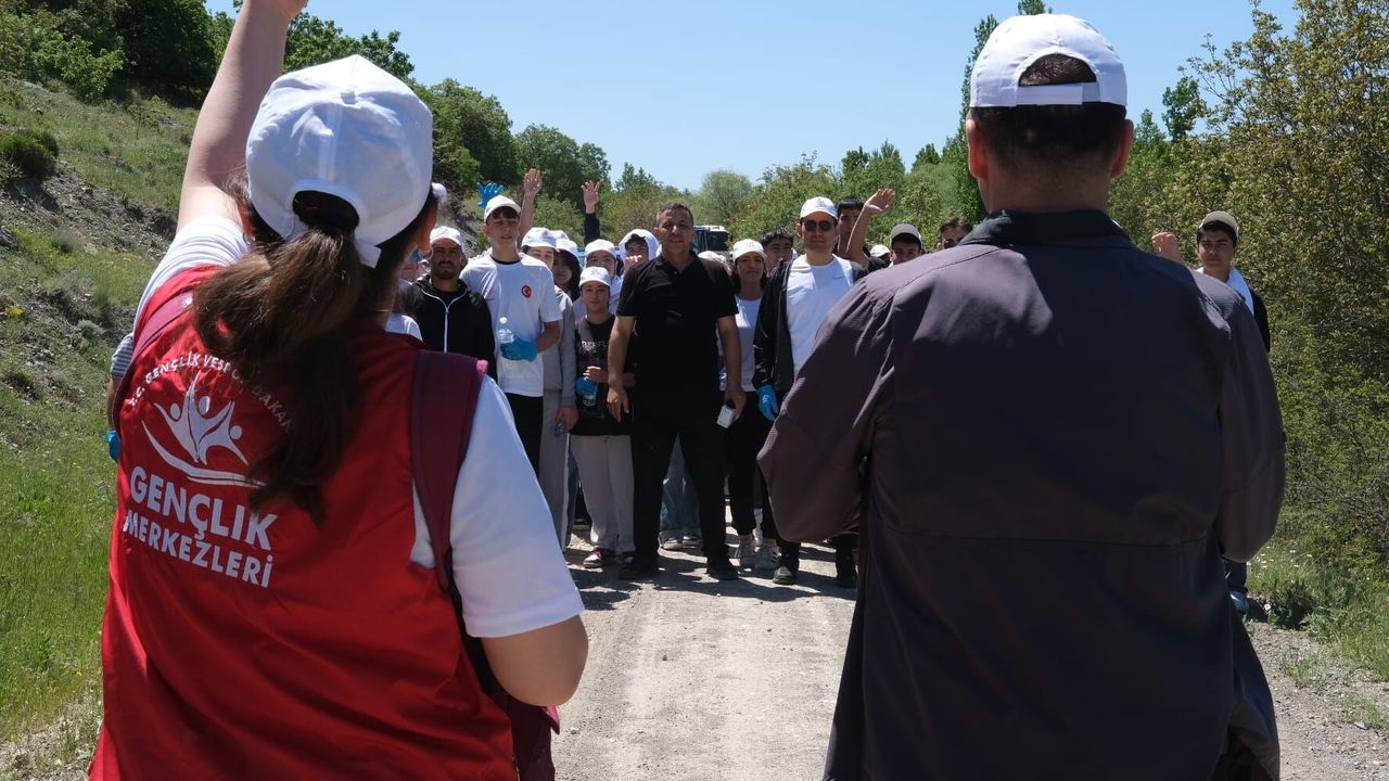Gençler Beylikova'da doğa yürüyüşünde buluştu