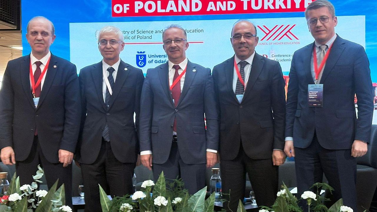 ESTÜ Rektörü Prof. Dr. Adnan Özcan Polonya-Türkiye Rektörler Forumu’na katıldı