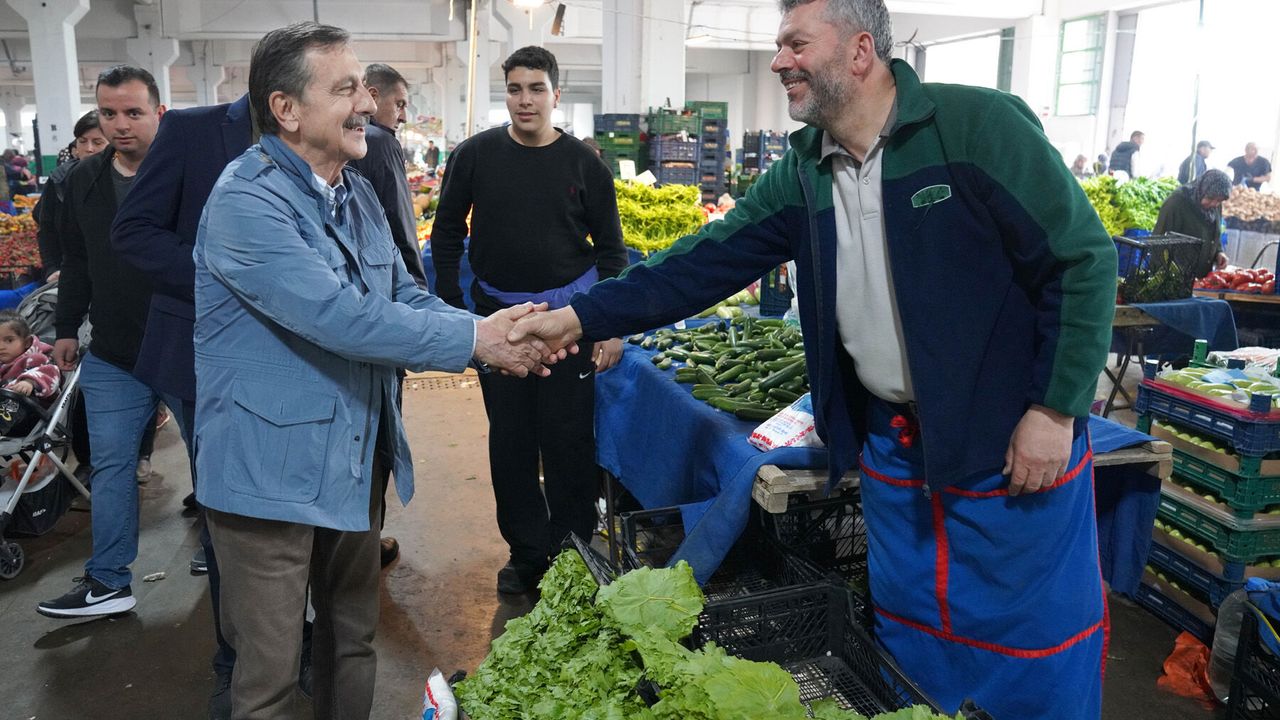 Başkan Ataç pazarda halkla bir araya geldi
