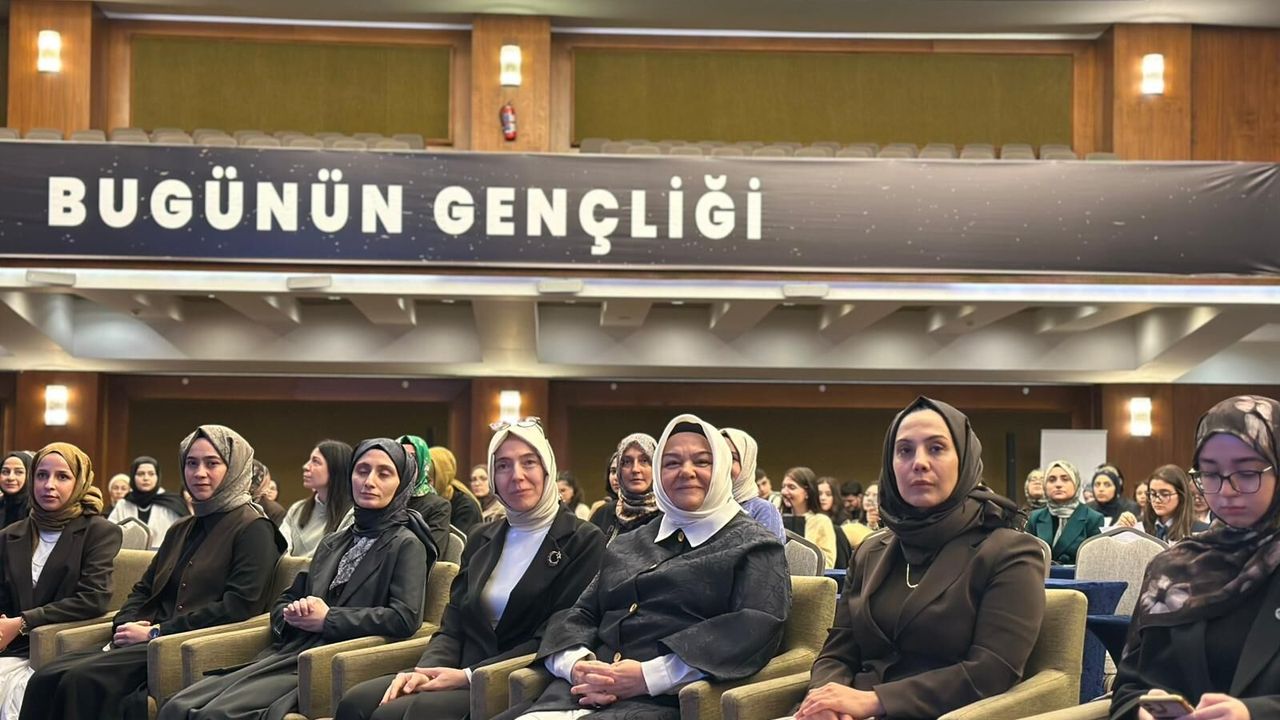 Ayşen Gürcan Gençlerin Meclis Heyecanına Ortak Oldu