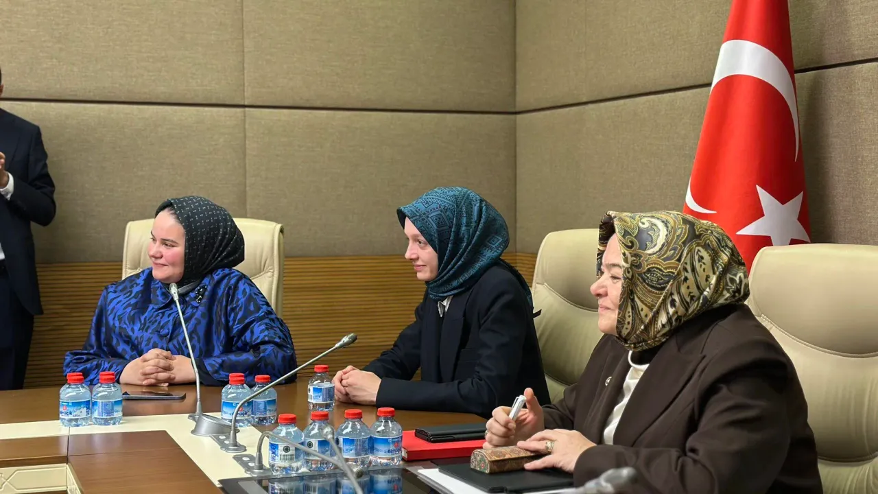 Gürcan öğrencileri TBMM'de ağırladı