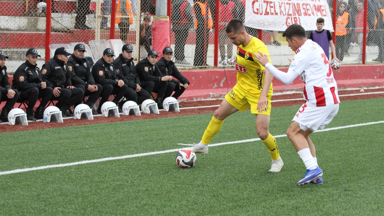 Eskişehirspor Ayvalıkgücü Deplasmanında İlk Yarıda Gol Bulamadı